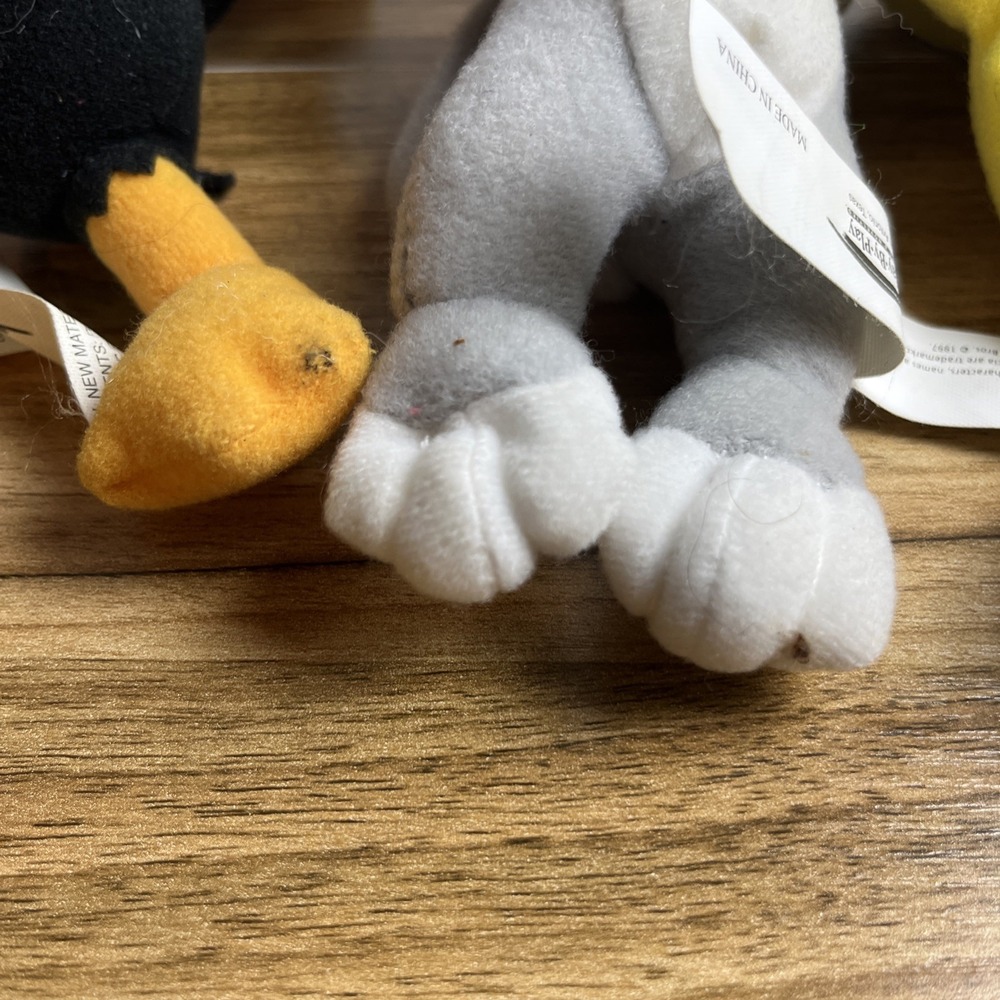 Vintage Looney Tunes 1997 Daffy Duck Bugs Bunny & Tweety Plush Play By Play Bean - Picture 13 of 13